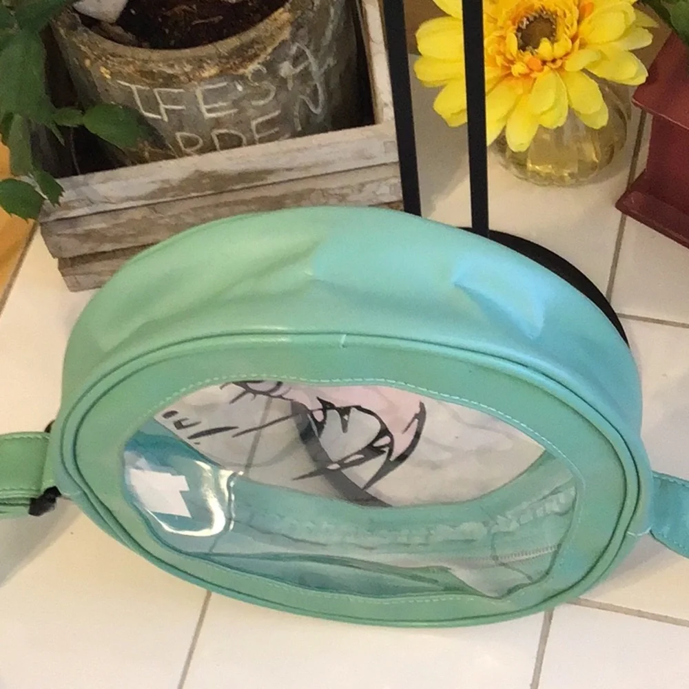 ‘Dr Seuss’ Fish in the Bowl Crossbody - Picture 6 of 8